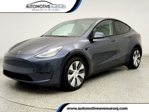 Used 2023 Tesla Model Y Long Range AWD/4WD image 1