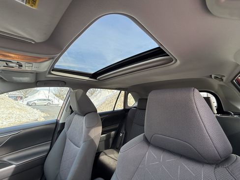 Used 2020 Toyota RAV4 XLE image 6