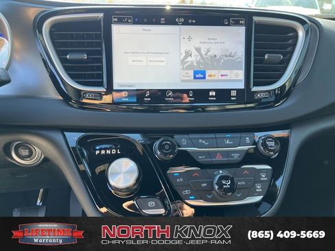 New 2026 Chrysler Voyager LX image 9