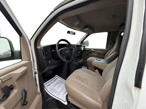 Used 2009 Chevrolet Express 2500 image 33