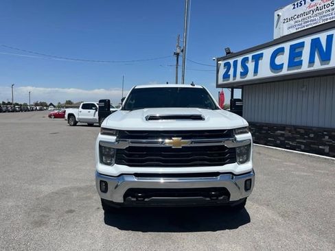 Used 2024 Chevrolet Silverado 2500 LT AWD/4WD image 2