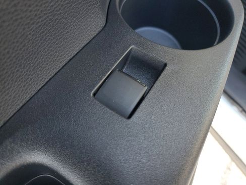 Used 2026 Toyota Corolla Cross L image 13