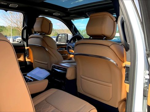 Used 2022 Jeep Grand Wagoneer Series III w/ HD Trailer Tow Package image 20