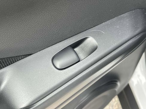 Used 2025 Nissan Kicks Play S image 12