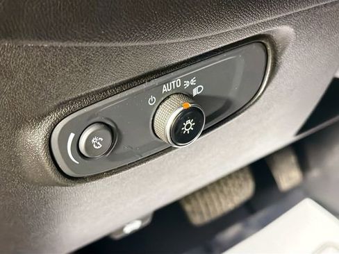 Used 2020 Chevrolet Equinox LT FWD image 10
