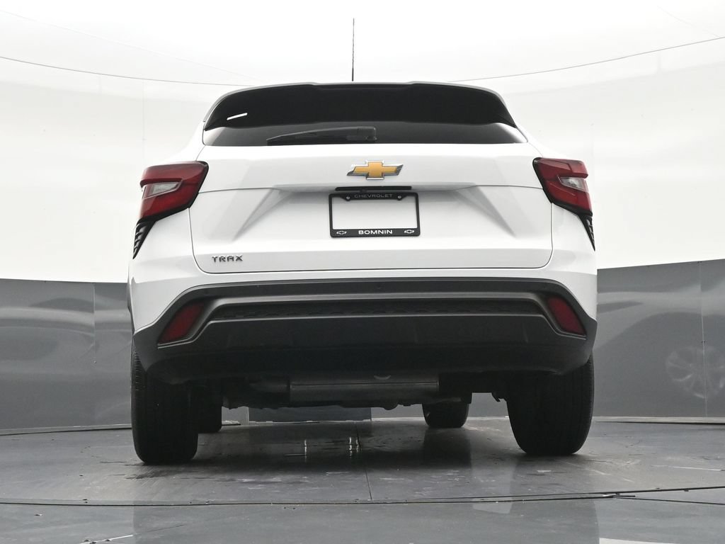 Used 2024 Chevrolet Trax LS w/ Driver Confidence Package FWD image 26