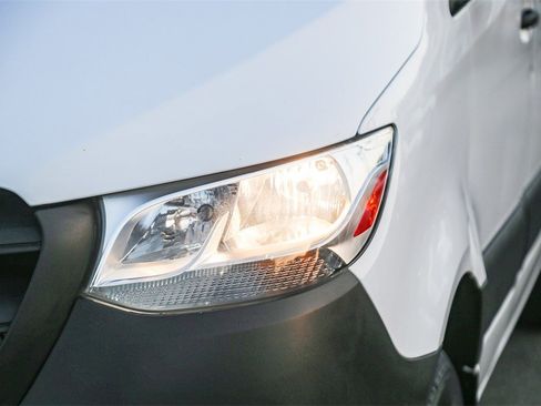 Used 2020 Mercedes-Benz Sprinter 2500 image 4