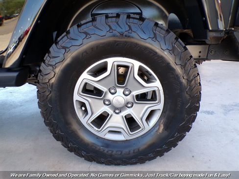 Used 2017 Jeep Wrangler Unlimited Sport AWD/4WD image 34