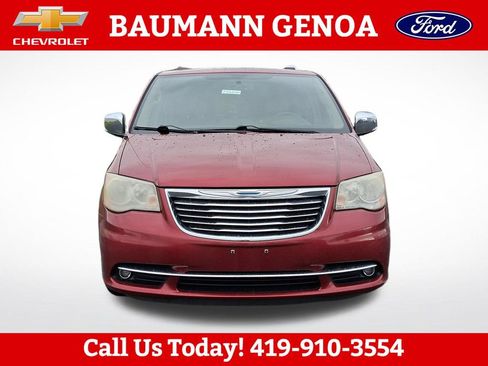 Used 2013 Chrysler Town & Country Touring-L w/ Premium Group FWD image 8