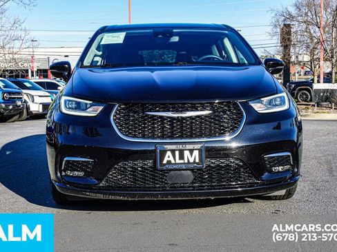 Used 2024 Chrysler Pacifica Select image 10