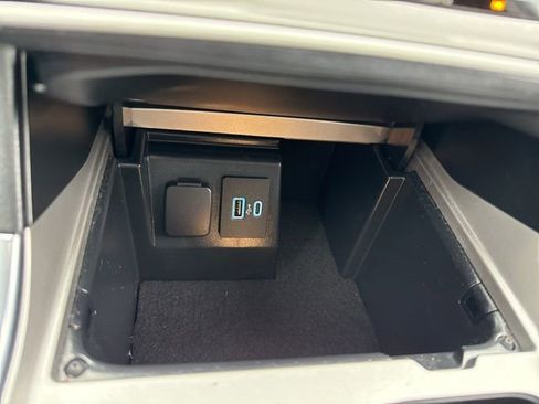 Used 2022 Ford Explorer XLT w/ Equipment Group 202A image 18