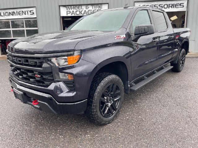 Used 2022 Chevrolet Silverado 1500 Custom Trail Boss w/ LPO, Dark Essentials Package AWD/4WD image 3