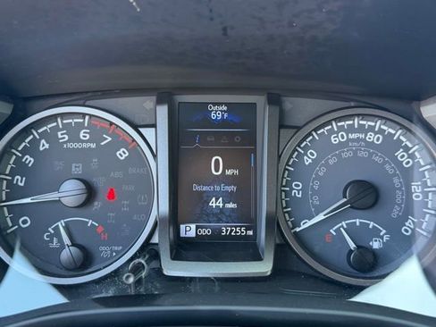 Used 2022 Toyota Tacoma TRD Sport w/ Technology Package image 14