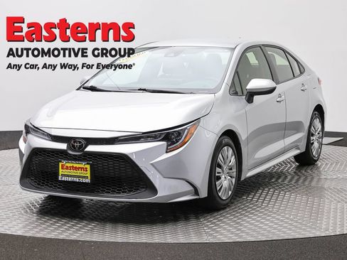 Used 2022 Toyota Corolla LE FWD image 1