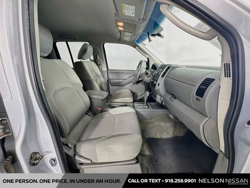 Used 2011 Nissan Frontier SV AWD/4WD image 24