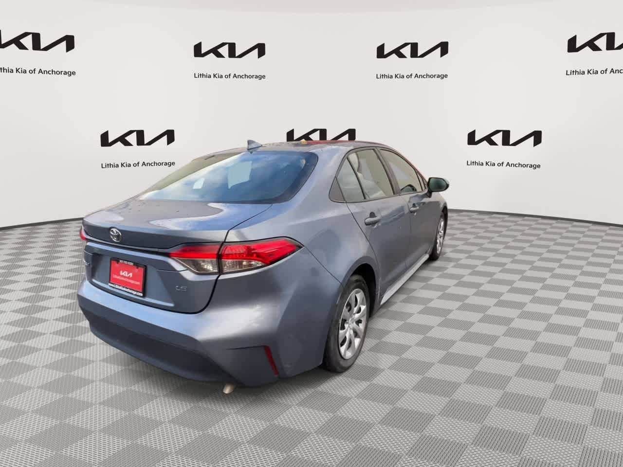 Used 2023 Toyota Corolla LE FWD image 3
