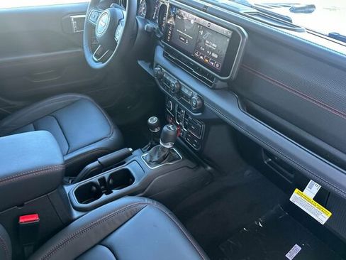 Used 2025 Jeep Wrangler Unlimited Rubicon w/ Convenience Group AWD/4WD image 16