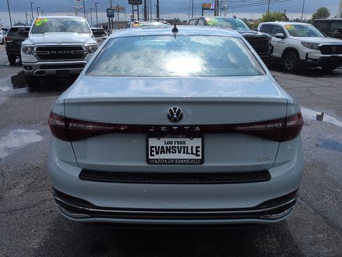 Used 2025 Volkswagen Jetta SEL FWD image 6