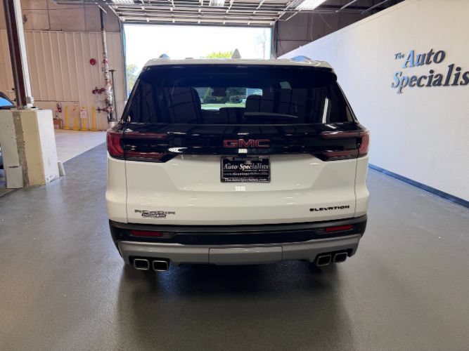 Used 2024 GMC Acadia Elevation w/ Luxury Package FWD image 4