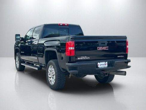 Used 2018 GMC Sierra 2500 Denali w/ Duramax Plus Package AWD/4WD image 7