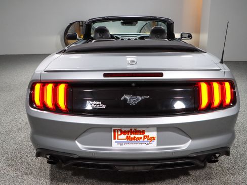 Used 2022 Ford Mustang Premium RWD image 8