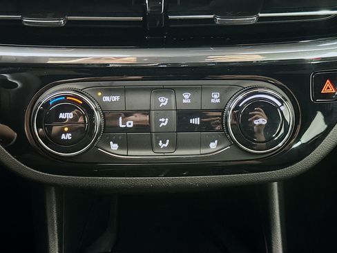 Used 2025 Buick Envista Sport Touring w/ Convenience I Package FWD image 23