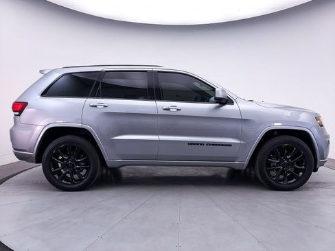 Used 2021 Jeep Grand Cherokee Laredo X AWD/4WD image 40