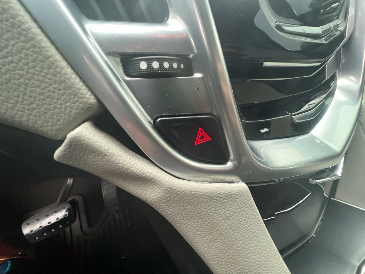 Used 2015 Cadillac SRX Luxury w/ Driver Awareness Package FWD image 15