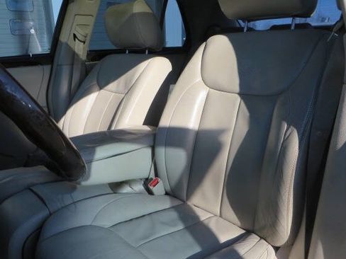 Used 2010 Cadillac DTS Luxury image 44