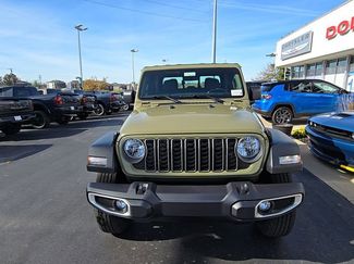 New 2026 Jeep Gladiator Sport AWD/4WD video 2