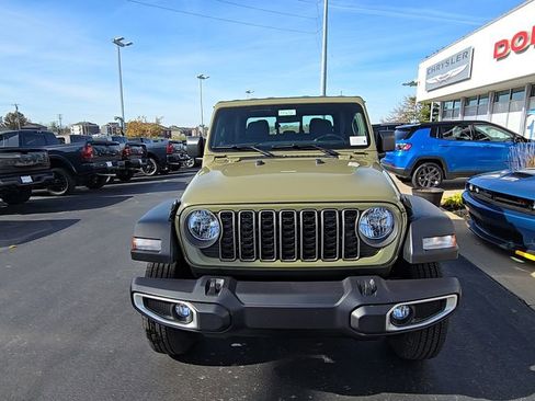 New 2026 Jeep Gladiator Sport AWD/4WD image 2