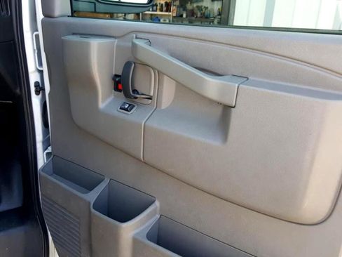 Used 2019 Chevrolet Express 2500 w/ Driver Convenience Package image 27