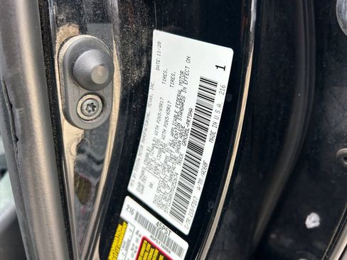 Used 2021 Toyota Tacoma TRD Sport w/ Technology Package image 10