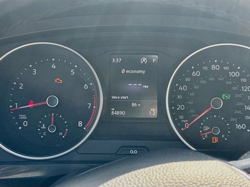 Used 2018 Volkswagen Tiguan SE w/ Panoramic Sunroof Package AWD/4WD image 17