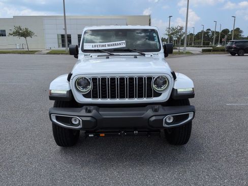 Used 2025 Jeep Wrangler Unlimited Sahara AWD/4WD image 10