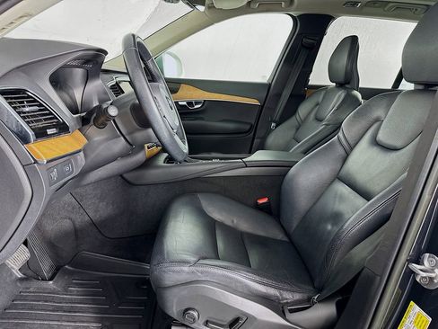 Used 2022 Volvo XC90 T6 Momentum w/ Advanced Package image 12