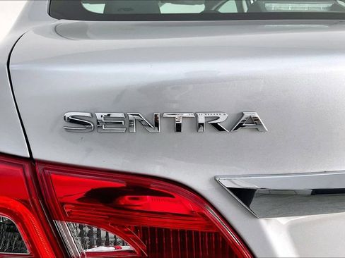 Used 2019 Nissan Sentra S image 41