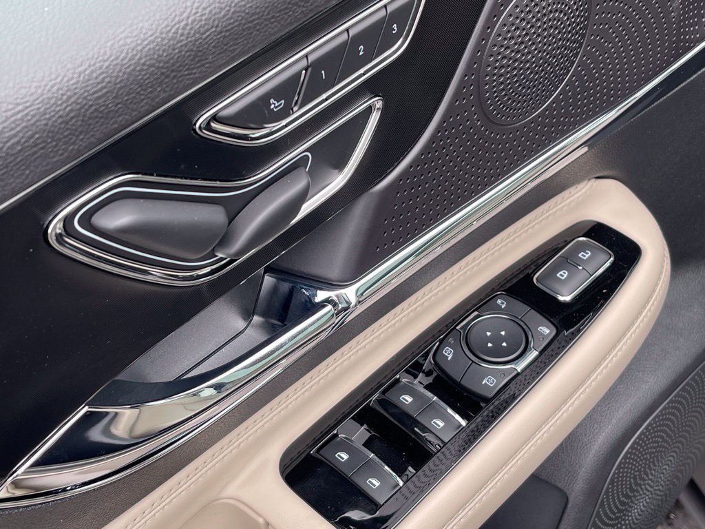 New 2025 Lincoln Corsair Reserve FWD image 18