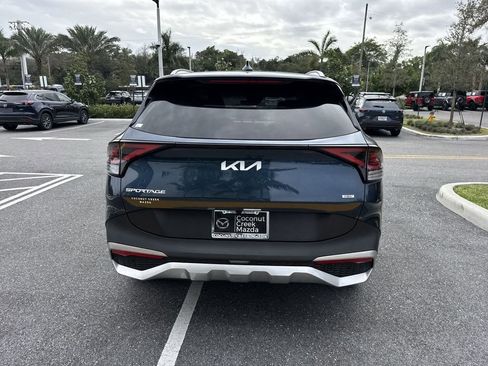 Used 2023 Kia Sportage EX image 3