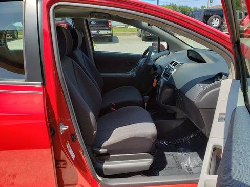 Used 2010 Toyota Yaris 4-Door Hatchback FWD image 18