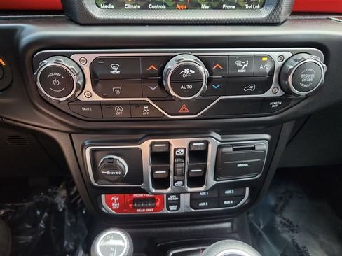 Used 2022 Jeep Wrangler Unlimited Rubicon w/ LED Lighting Group AWD/4WD image 43