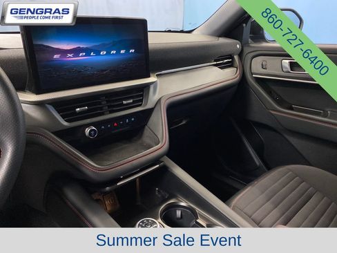 Used 2025 Ford Explorer ST-Line w/ ST-Line Street Pack AWD/4WD image 15