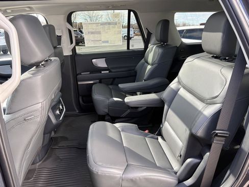 New 2026 Ford Expedition Active image 19