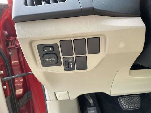 Used 2014 Toyota Prius Three image 22