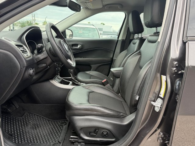 Used 2018 Jeep Compass Latitude w/ Popular Equipment Group FWD image 10