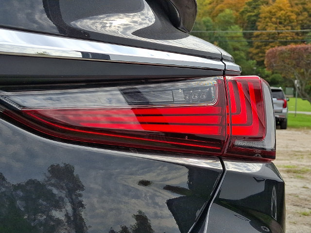 Used 2025 Lexus ES 350 w/ Premium Package FWD image 32