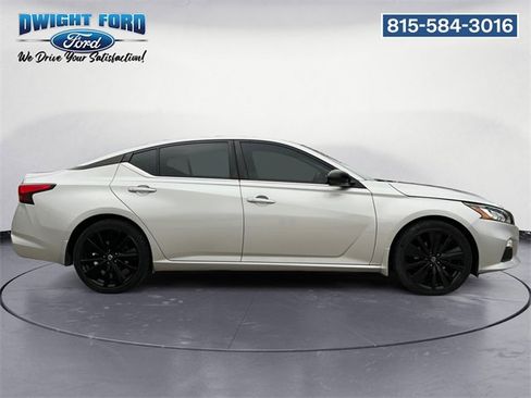 Used 2020 Nissan Altima 2.5 SR w/ Premium Package image 6