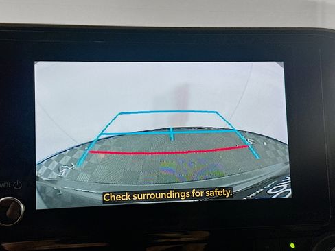 Used 2023 Toyota Highlander LE image 23