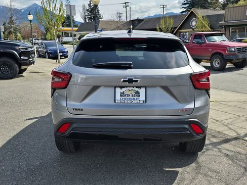 Used 2025 Chevrolet Trax RS w/ Driver Confidence Package image 6