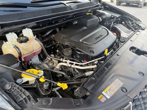 Used 2023 Chrysler Pacifica Touring-L FWD image 6